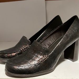 Liz Claiborne Brown Croc Heels, 7.5 Never Worn